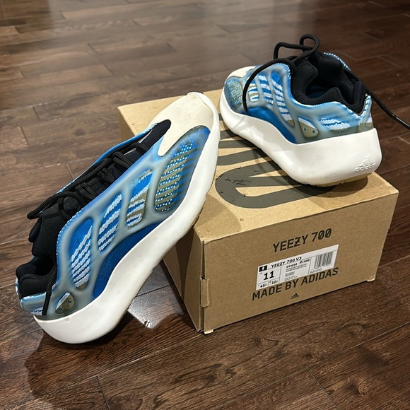Adidas Yeezy 700 V3 ARZARETH colorway Mens Size 11 - Picture 3 of 5